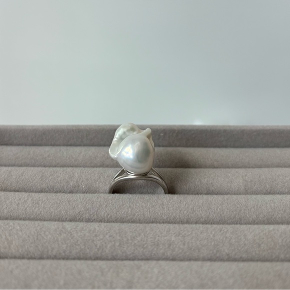 Baroque Pearl Ring - Picture 6 of 9